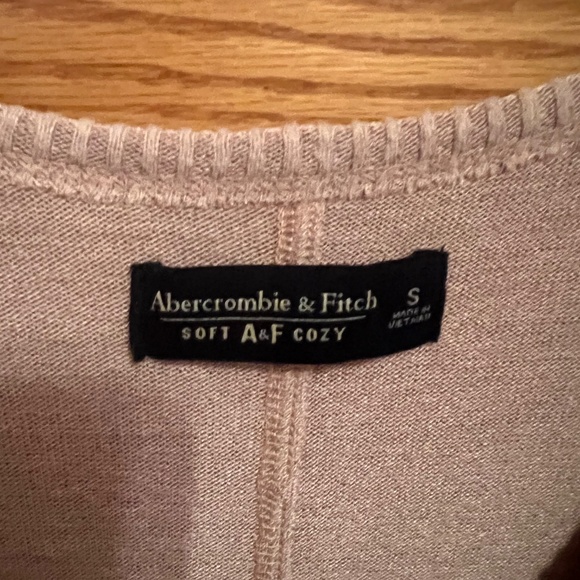 Abercrombie soft and cozy light pink v neck sweater - Picture 2 of 4
